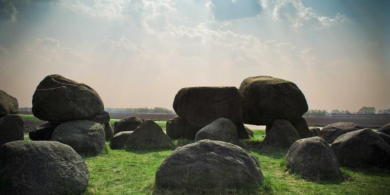 复古科技与当代网络技术：从资源分享的演变看数字时代进化